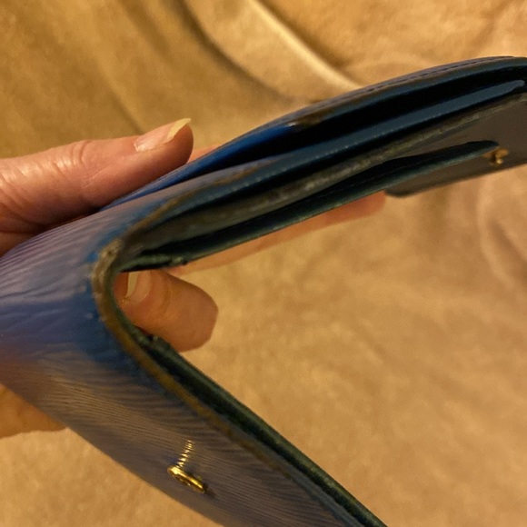 Louis Vuitton Unisex Bifold Wallet - Picture 8 of 10